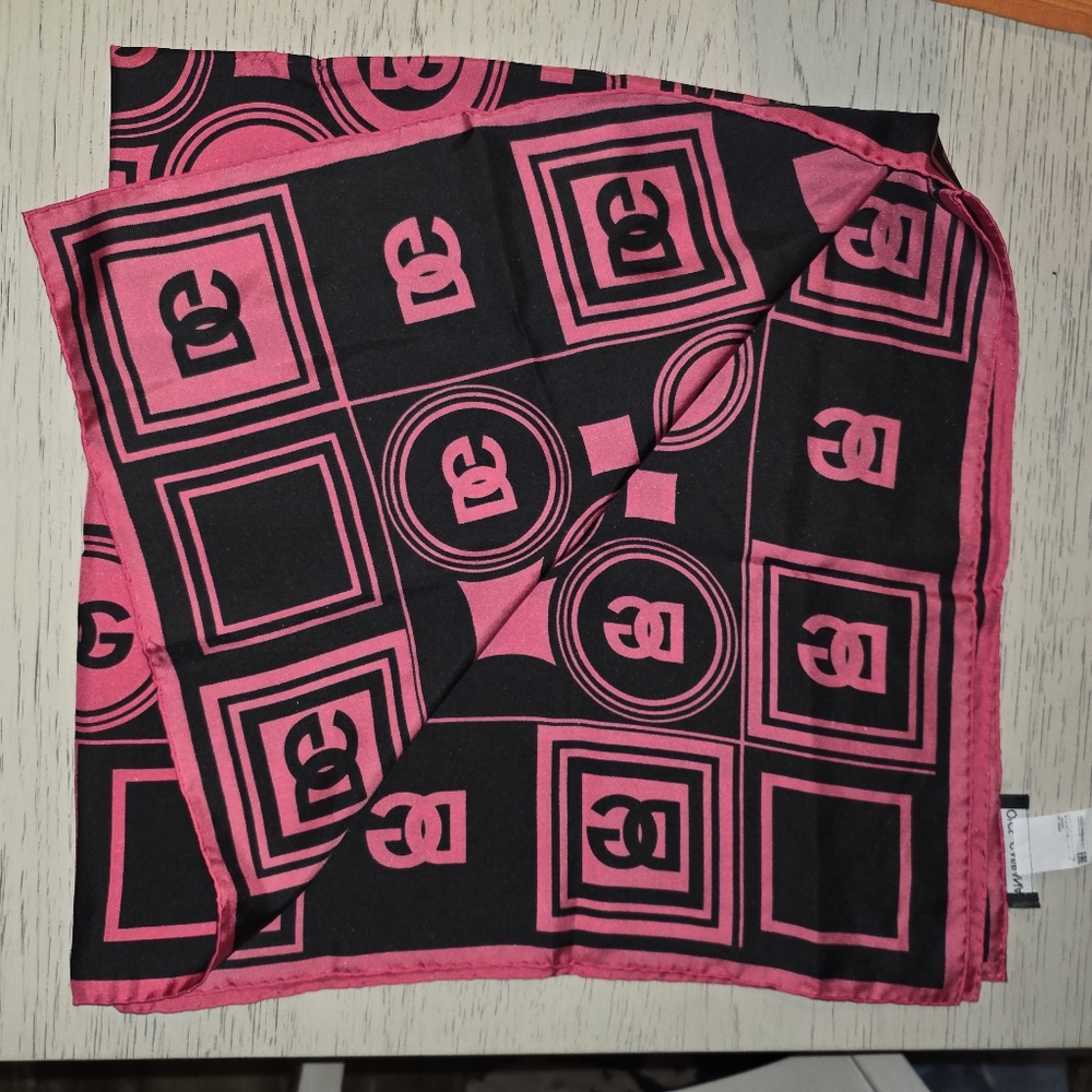 Dolce & Gabbana 100% Silk Large Logo Scarf! - Picture 5 of 13